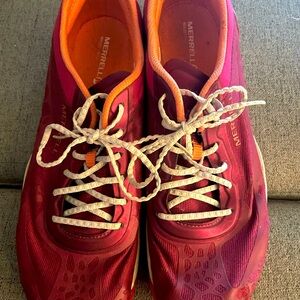 Like new Merrell unifly sneakers